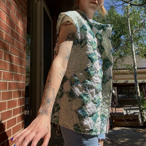 Unique Unisex Small Vintage Hand-Quilted Vest With Collar - Picture 2 of 8